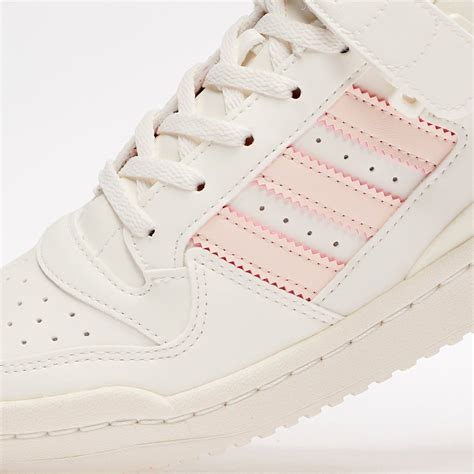 adidas Originals – Forum Low – Sneaker in Weiß und Rosa 